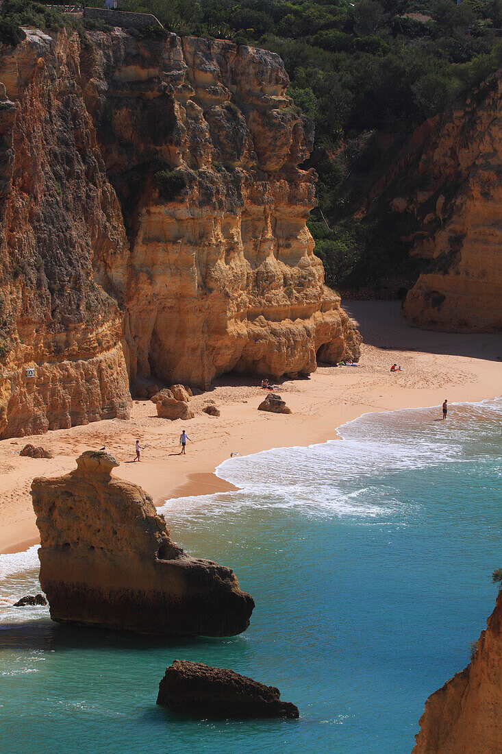 Portugal Algarve, Praia da Marinha. Klippen.