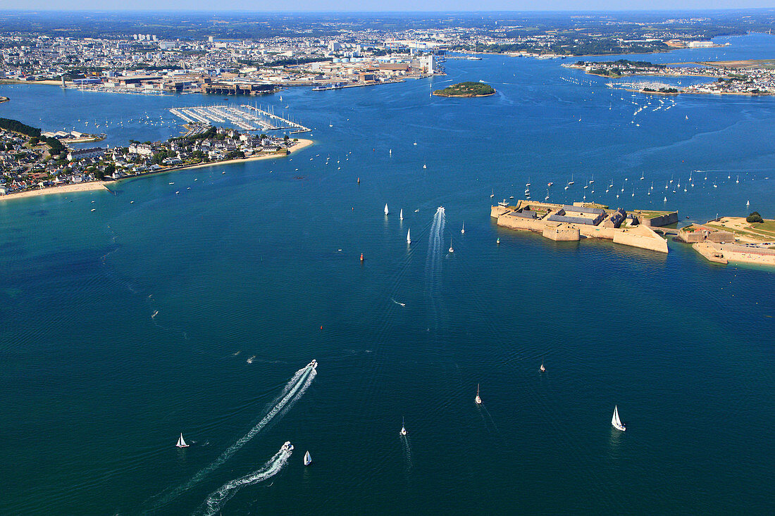 Frankreich, Bretagne, Morbihan. Lorient. Port Louis Zitadelle. Luftaufnahme.