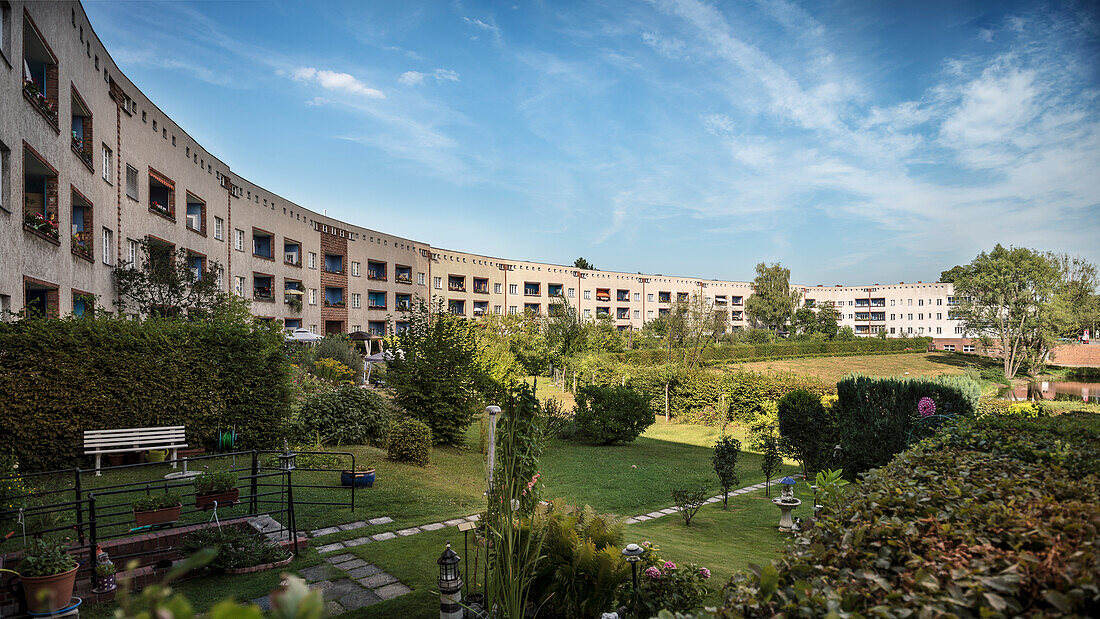 UNESCO World Heritage Social Housing in Berlin’s outskirts, courtyard at horseshoe settlement, Berlin, Germany