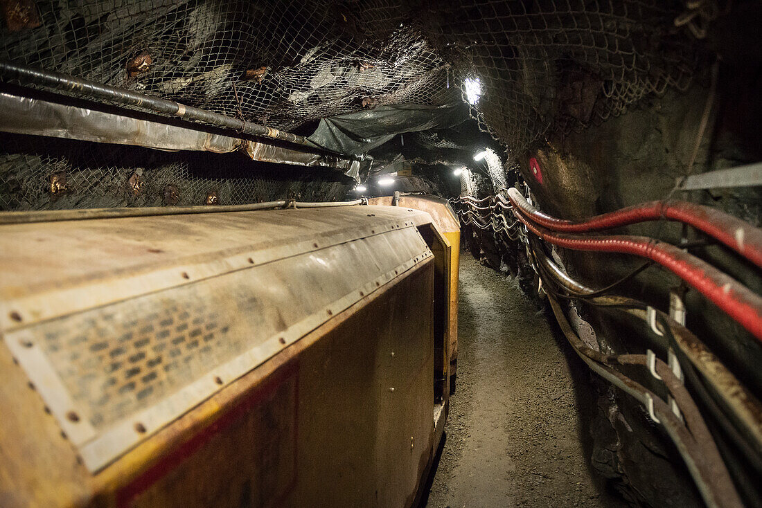 UNESCO Welterbe Bergwerk Rammelsberg, Zug im Stollen, Goslar, Harz, Niedersachsen, Deutschland