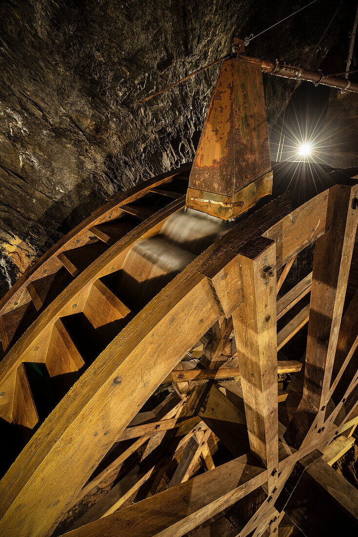 UNESCO Welterbe Bergwerk Rammelsberg, Wasserrad im Stollen, Goslar, Harz, Niedersachsen, Deutschland