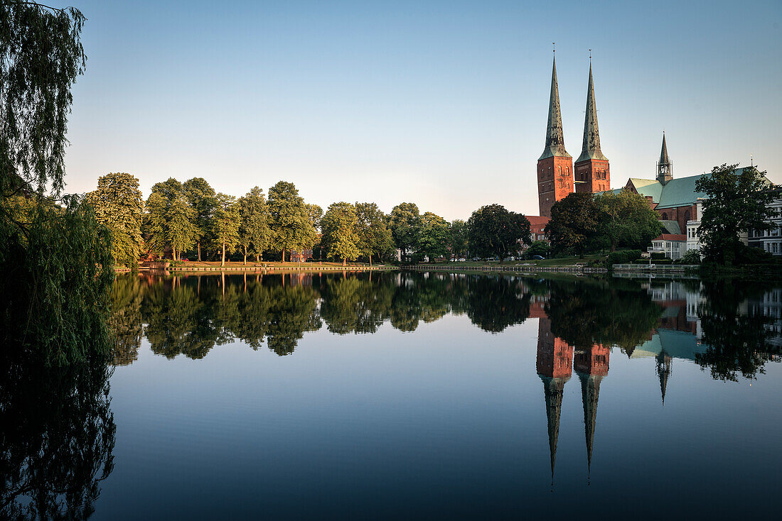 UNESCO Welterbe Hansestadt Lübeck, Blick über Trave hin zum Lübecker Dom, Schleswig-Holstein, Deutschland