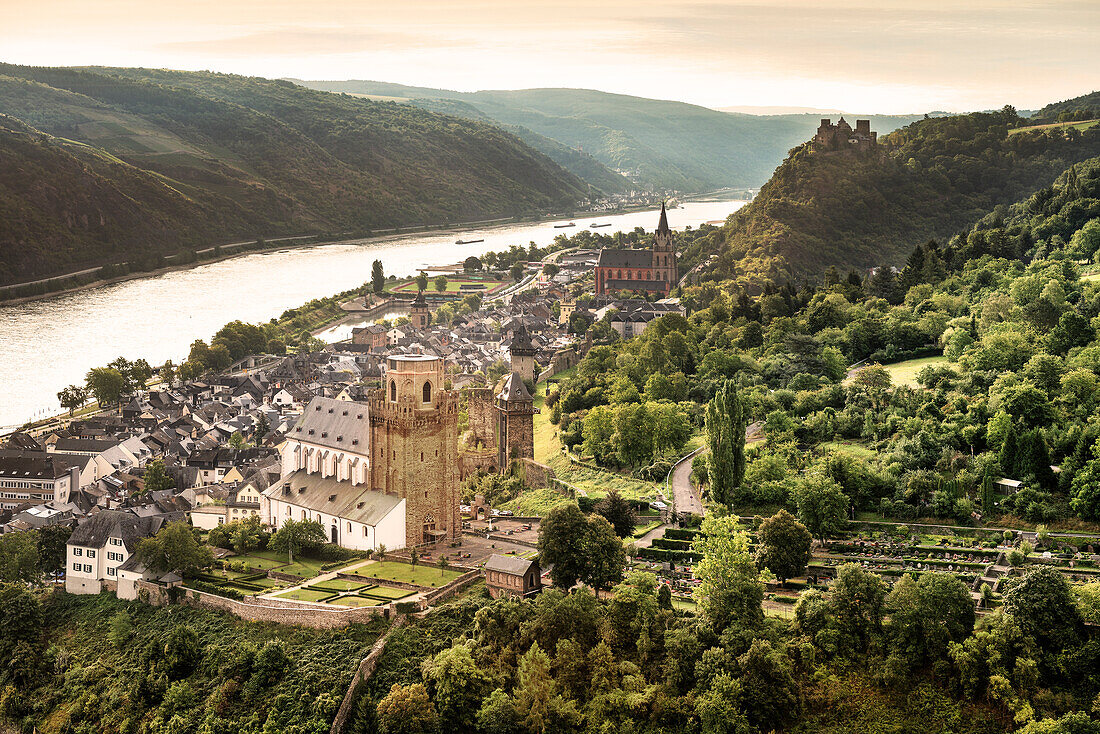 UNESCO Welterbe Oberes Mittelrheintal, Blick auf Bacharach und Burg Stahleck, Rhein, Rheinland-Pfalz, Deutschland