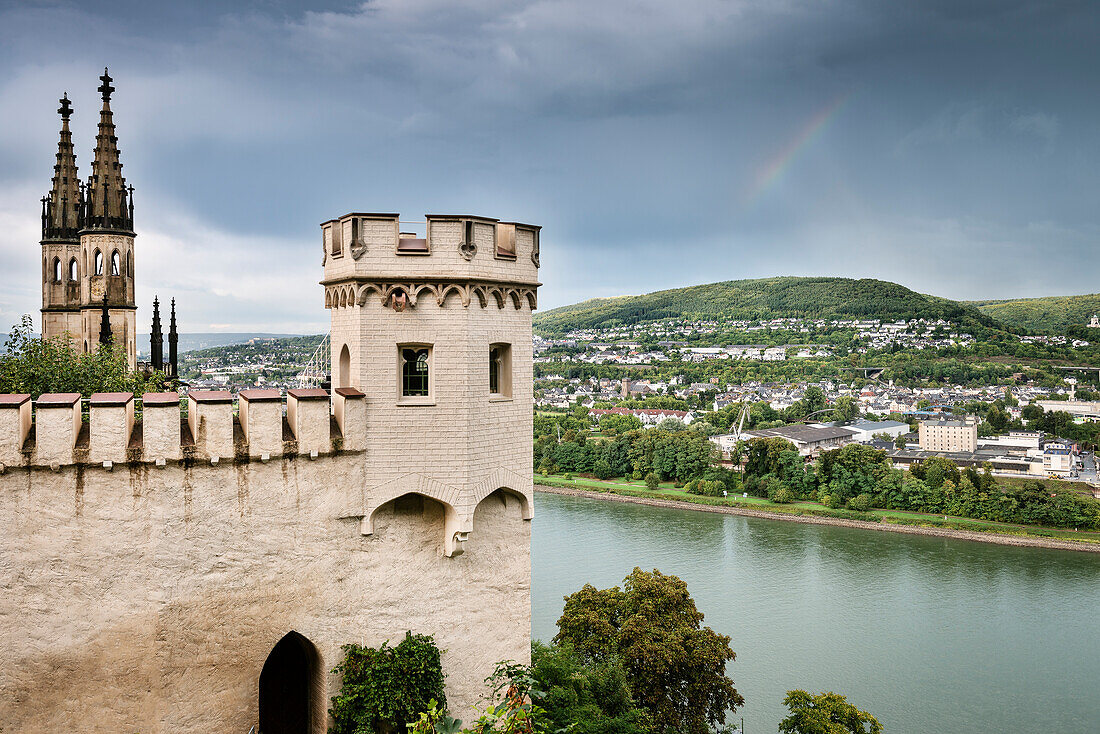 UNESCO Welterbe Oberes Mittelrheintal, Rhein, Schloss Stolzenfels, Blick auf Lahnstein, Rheinland-Pfalz, Deutschland