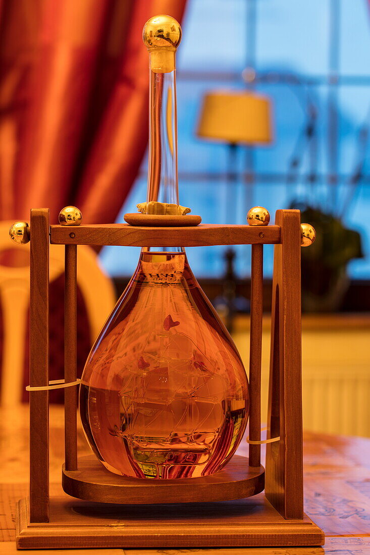 Cognac-Raritäten werden im Restaurant Zur Ems serviert, Haren (Ems), Emsland, Niedersachsen, Deutschland, Europa