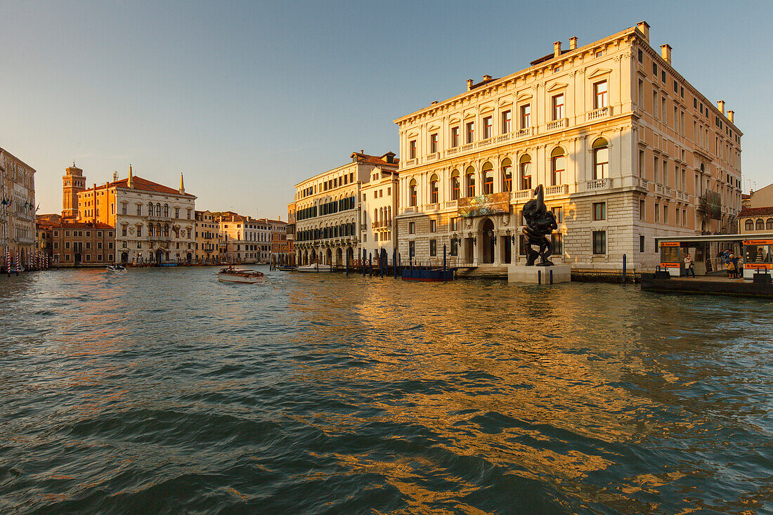 Palazzo Grassi, Canal Grande, Venedig, UNESCO Welterbe, Weltkulturerbe, Venetien, Veneto, Italien, Europa