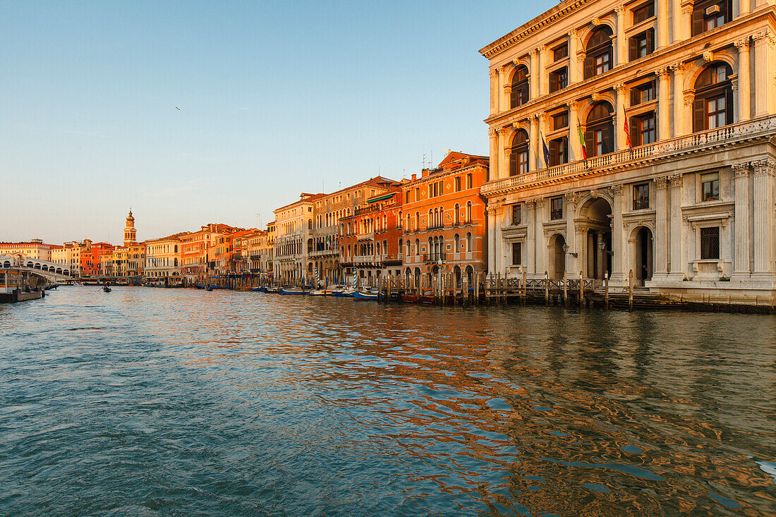 Palazzo Grimani, Renaissance, 16.th century, Ponte di Rialto, Rialto bridge, Canal Grande, Venezia, Venice, UNESCO World Heritage Site, Veneto, Italy, Europe