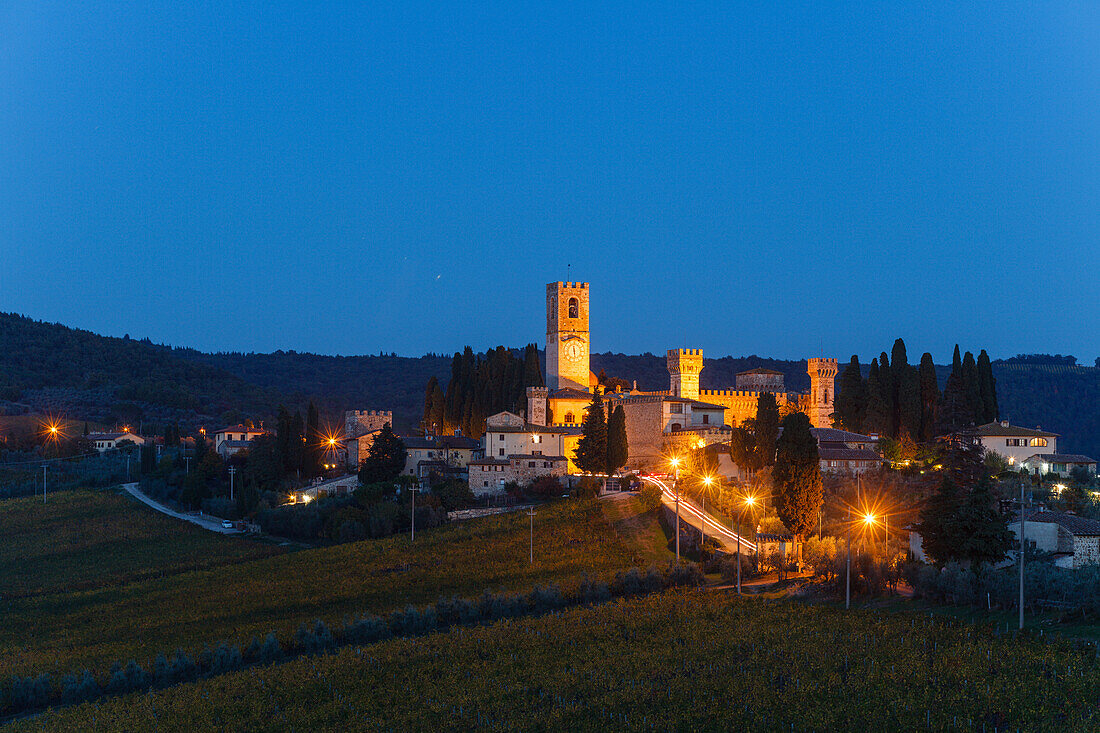 Abbazia de San Michele Arcangelo, Kloster und Weinberge,  Passignano, bei Tavernelle Val di Pesa, Chianti, Toskana, Italien, Europa