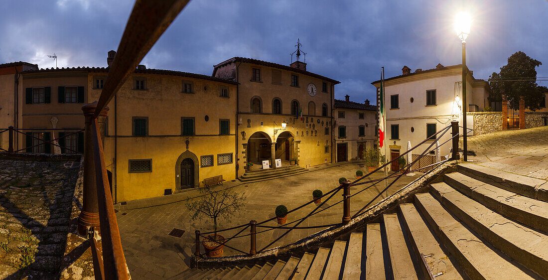 Palazzo del Podesta, townhall, Piazza, square, Radda in Chianti, Chianti, Tuscany, Italy, Europe