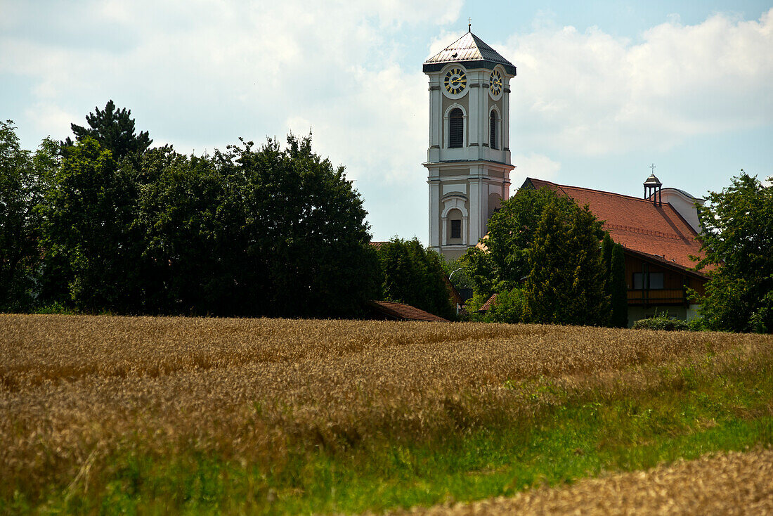 Blick zum Kloster Asbach in Rotthalmünster, Niederbayern