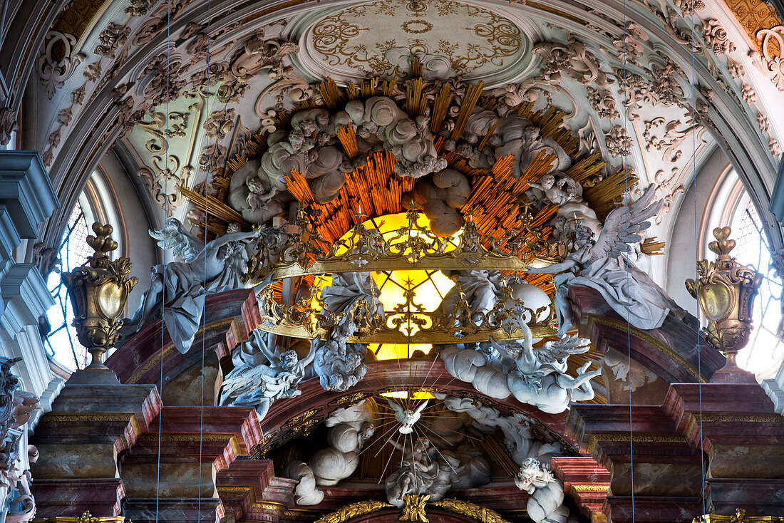 Detail des Hauptaltars der Klosterkirche in der Benedektinerabtei Rohr in Rohr, Niederbayern