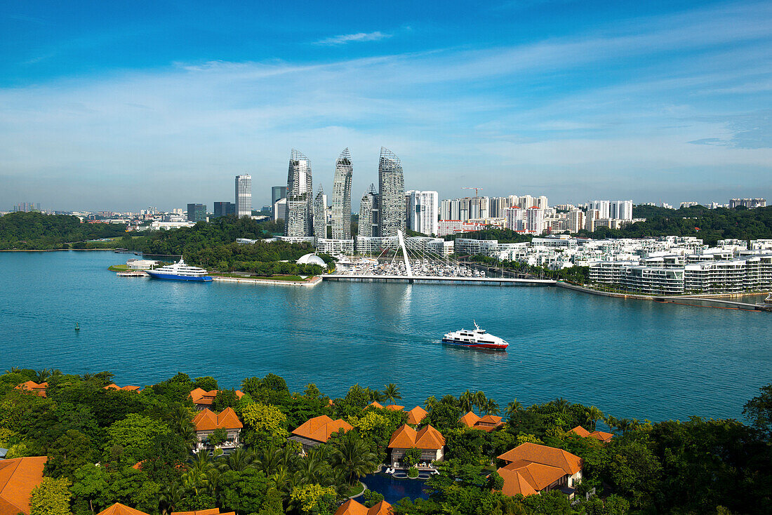 Blick von Sentosa Island zur Keppel Island in Singapur
