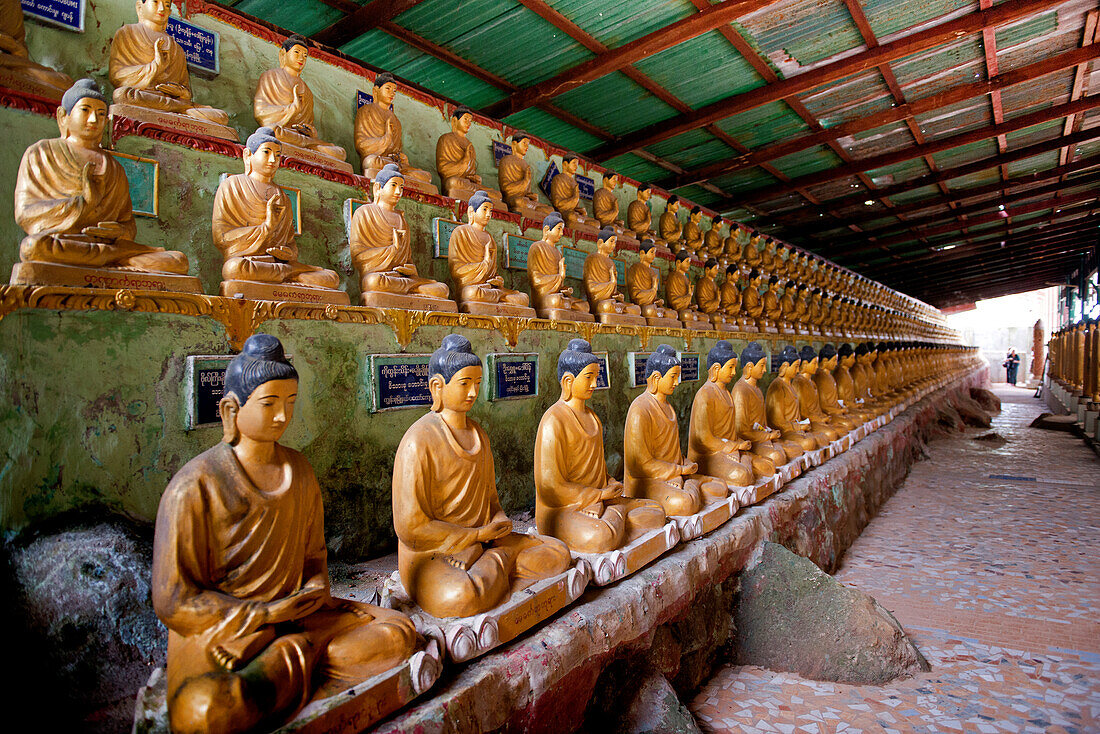 Buddhatempel auf der Insel Pataw Padet Kyun gegenüber von Myeik in Myanmar