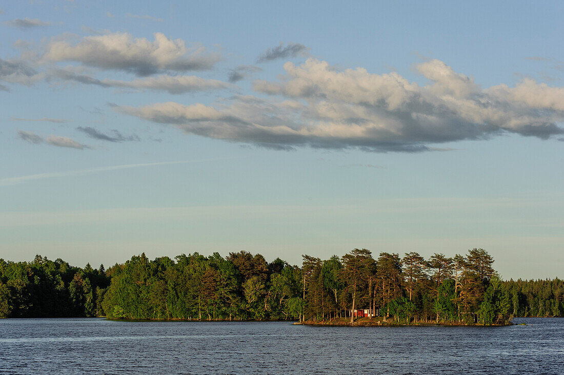 Lake with small islands, Sweden – License image – 71187022 lookphotos