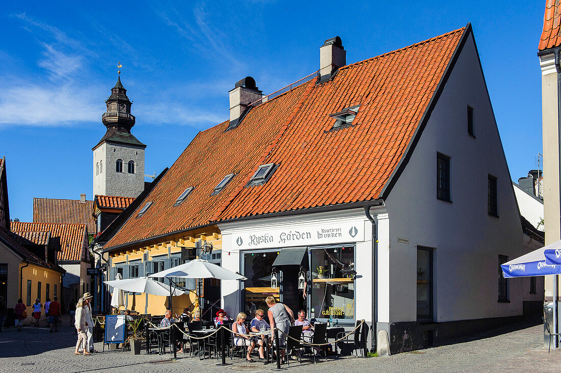Café in der Altstadt von Visby , Schweden