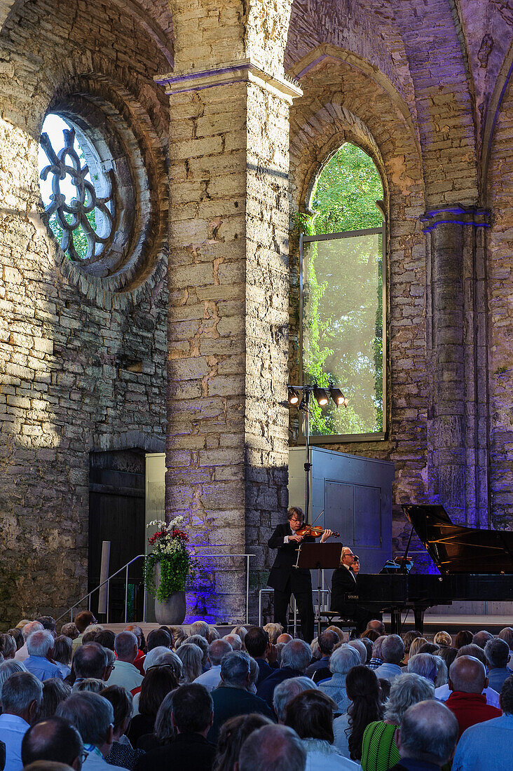 Concert in the ruins of St. Olof's church in the old churches Ruins find various concerts in the summer, Schweden