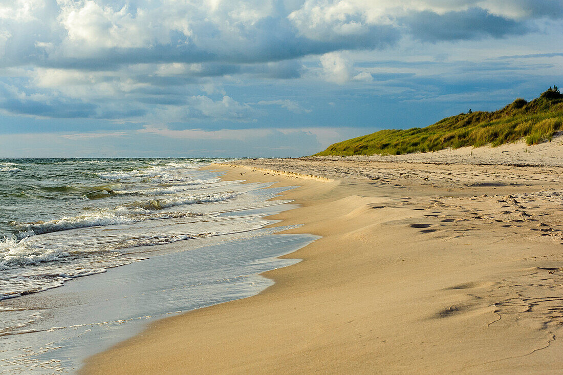 Breiter Sandstrand auf Gotska Sandoe, Die Insel  /Nationalpark liegt in der Ostsee  nördlich der Insel Gotland , Schweden