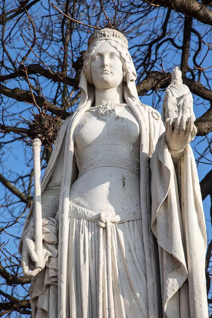 statue of bertha, or bertrade, queen of france (783), luxembourg gardens, paris (75), france
