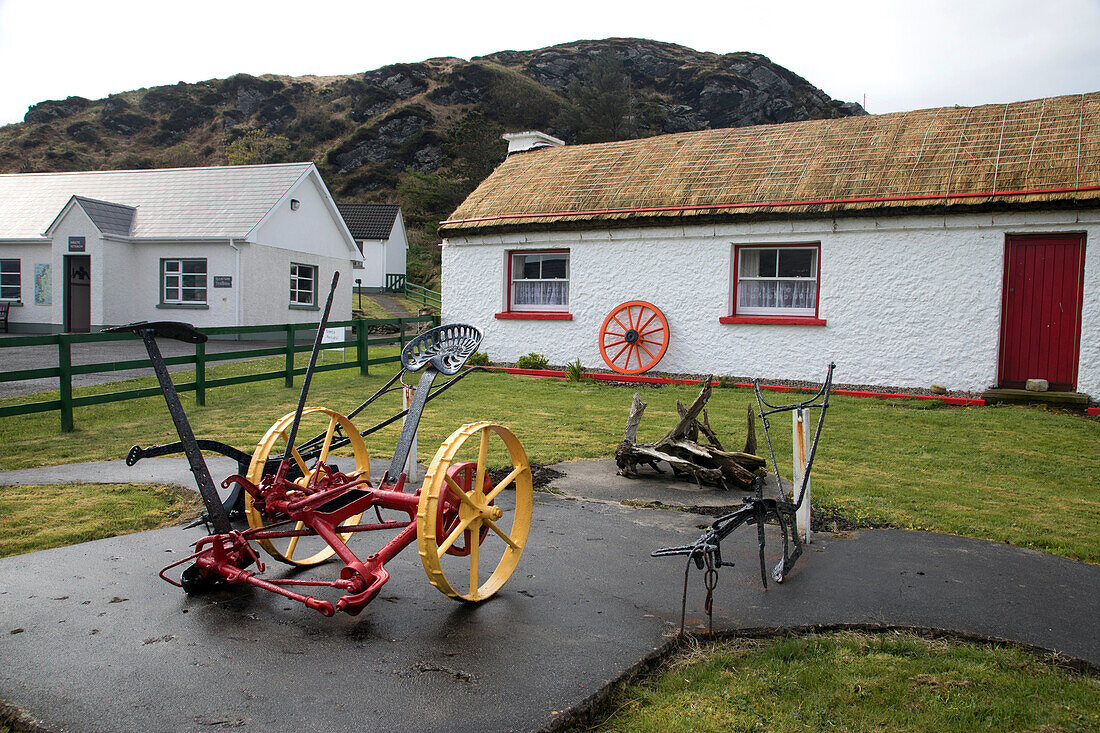 traditional thatched roof houses, glencolmcille folk village eco-museum, gleann cholm cille, county donegal, ireland