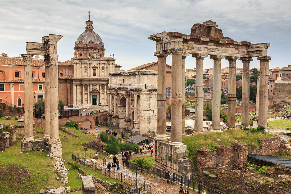Roman Forum ruins, elevated view from Campidoglio, Historic Centre, Rome, UNESCO World Heritage Site, Lazio, Italy, Europe