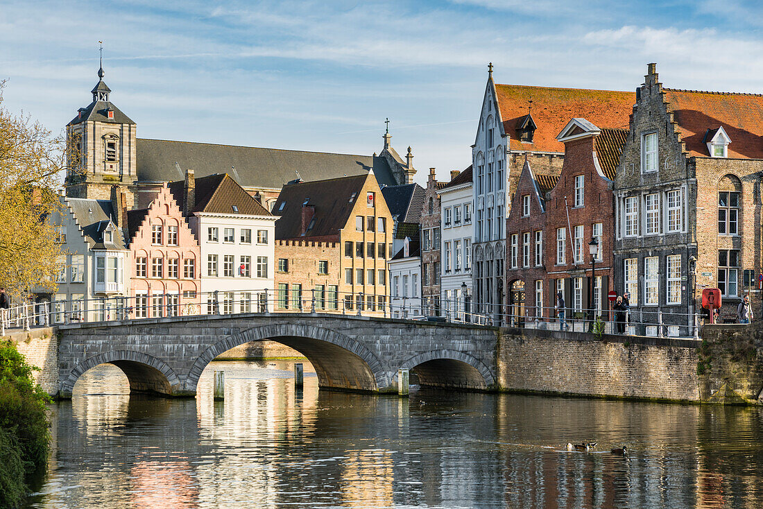 Bridge and houses on Langerei canal, Bruges, West Flanders province, Flemish region, Belgium, Europe