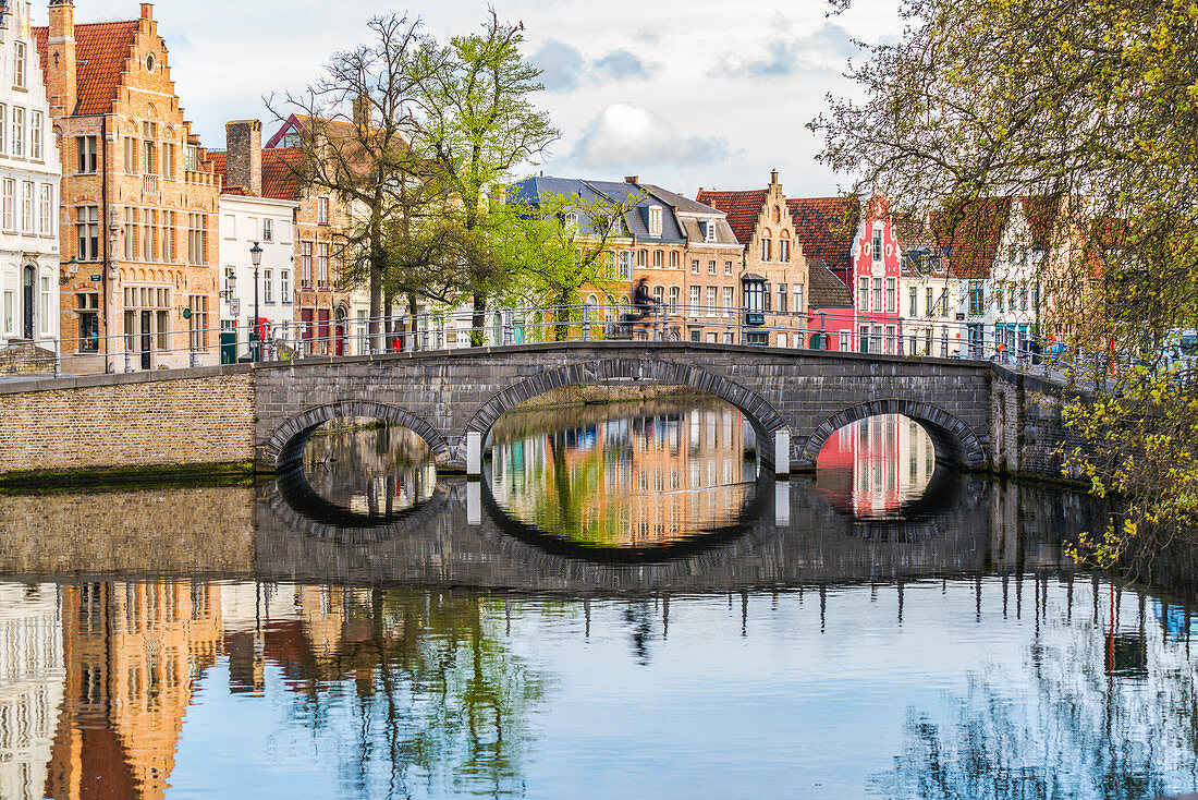 Bridge and houses on Langerei canal, Bruges, West Flanders province, Flemish region, Belgium, Europe