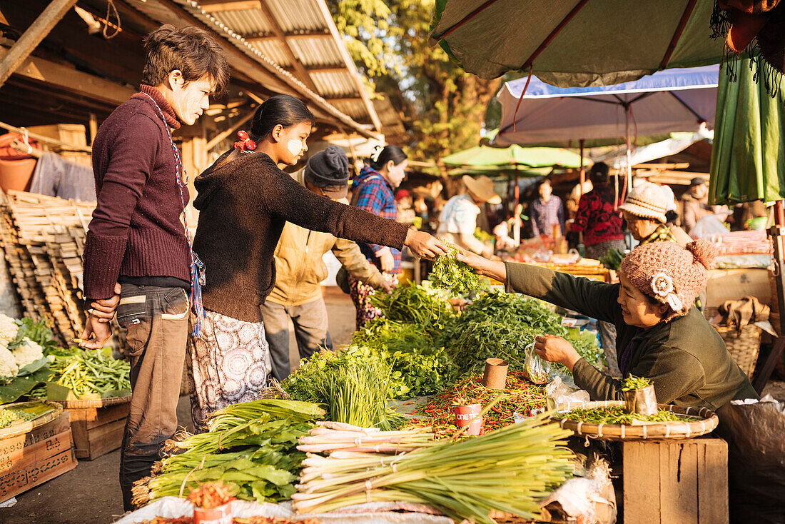 Hsipaw Morning Market, Hsipaw, Shan State, Myanmar (Burma), Asia