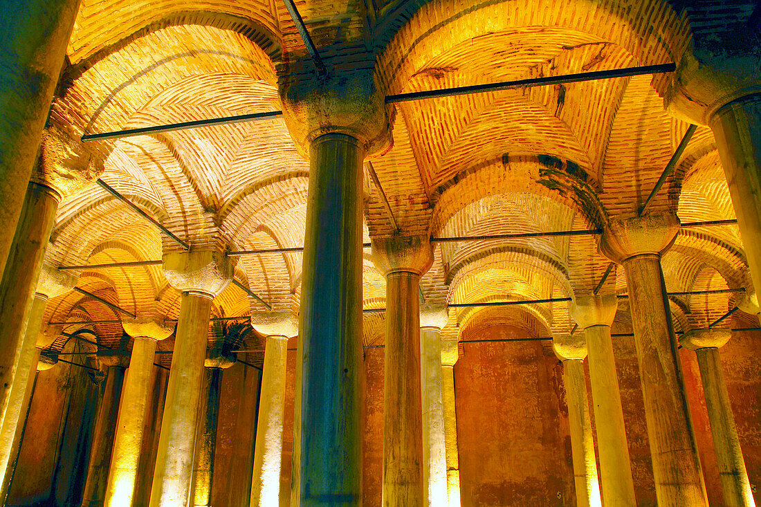 Turkey, Istanbul, municipality of Fatih, quarter of Sultanahmet, the cistern basilica (Yerebatan sarayi)