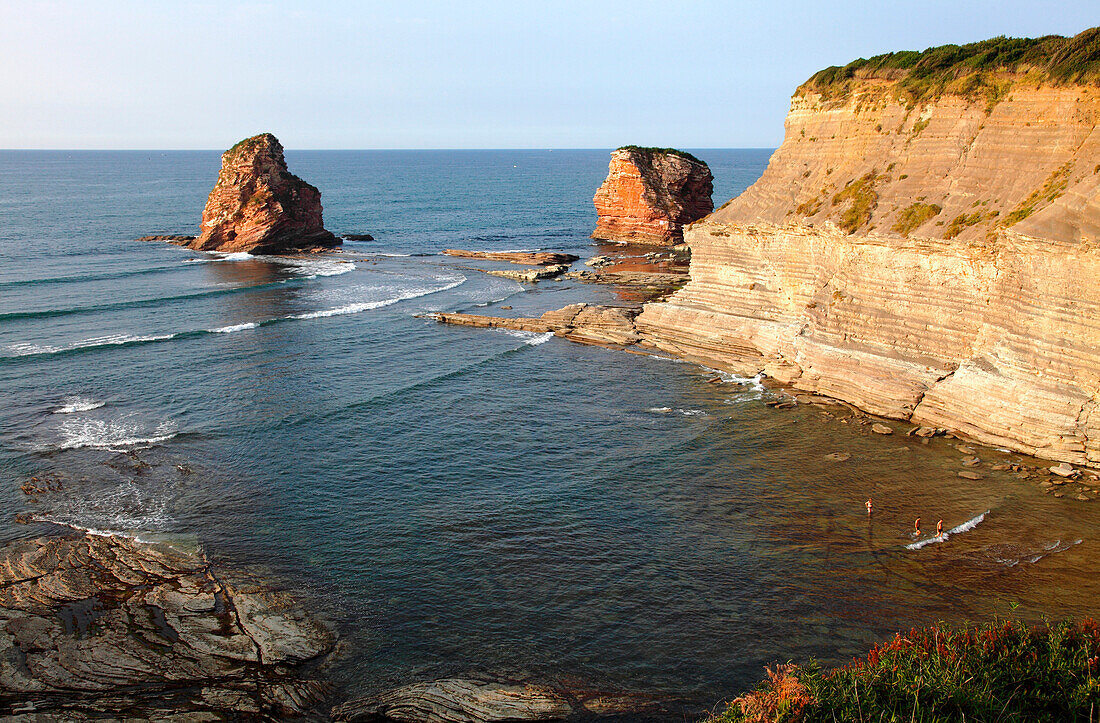 France, Aquitaine, Pyrenees Atlantiques (64), Basque country, province of Labourd, Hendaye, Deux-jumeaux rocs to Saint Anne cape