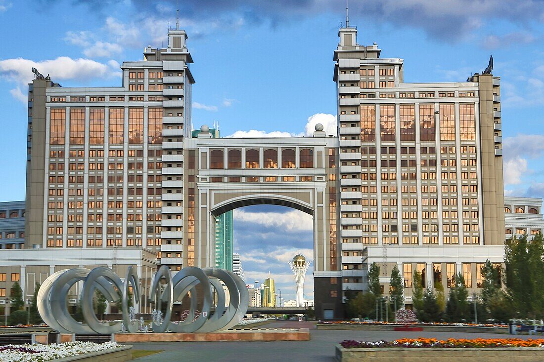 Kazakhstan, Astana City, New Administrative City, Nurzhol Bulvar, Bayterek Monument