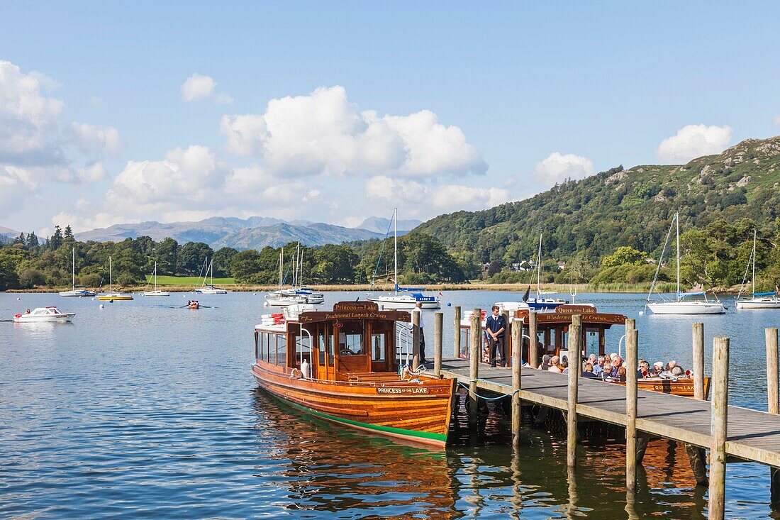 England, Cumbria, Lake District, Windermere, Ambleside, Sightseeing Boat