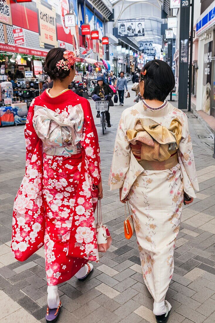 Japan, Honshu, Tokyo, Asakusa, Girls in Kimono