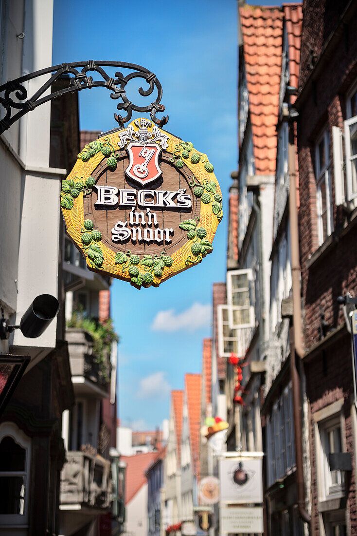 Schild der Brauerei Beck’s im Altstadtviertel „Snoor“, Hansestadt Bremen, Deutschland