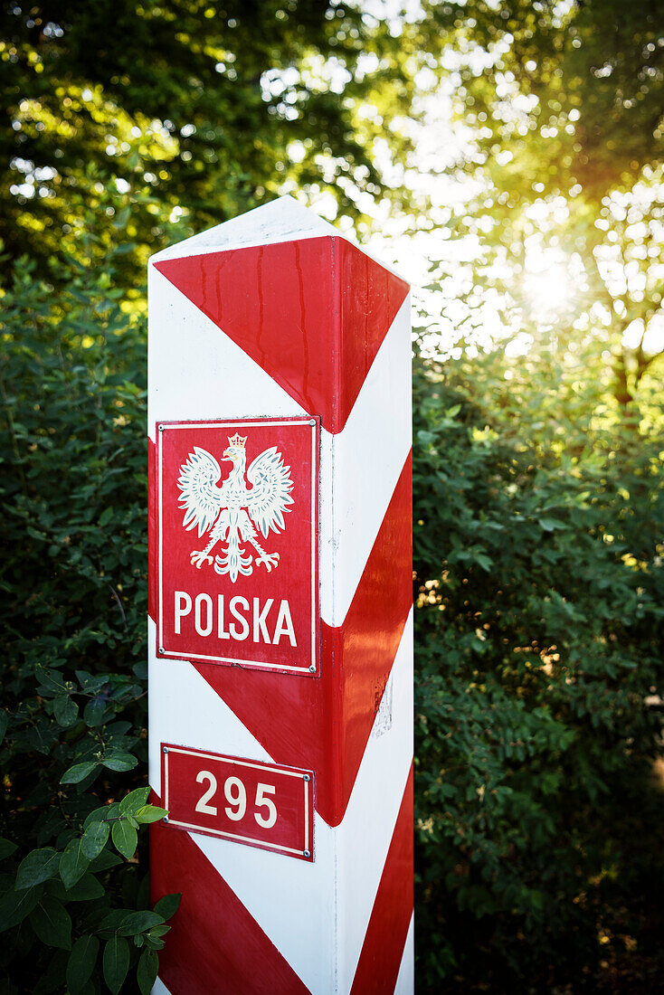 UNESCO Welterbe Muskauer Park - Fürst Pückler Park, Bad Muskau, polnischer Grenzpfosten, Lausitz, Sachsen, Deutschland