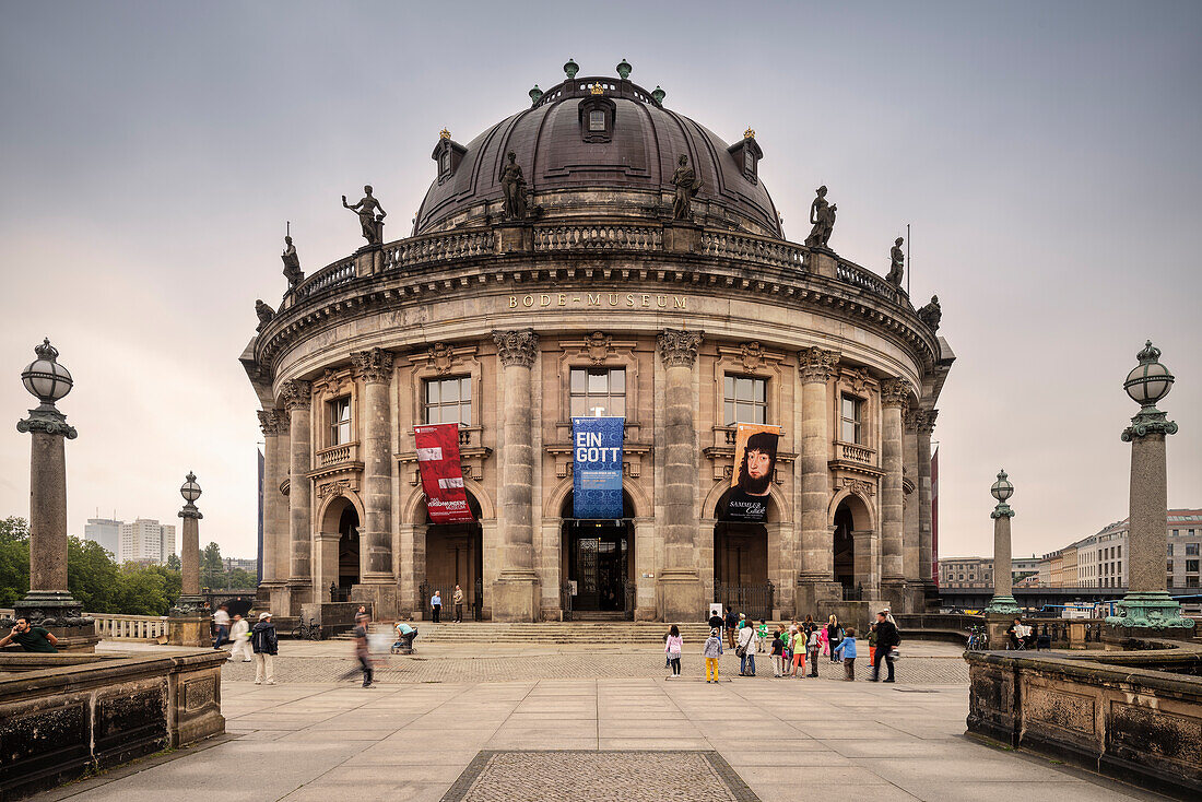 UNESCO Welterbe Berliner Museumsinsel, Eingang zum Bode Museum, Berlin, Deutschland