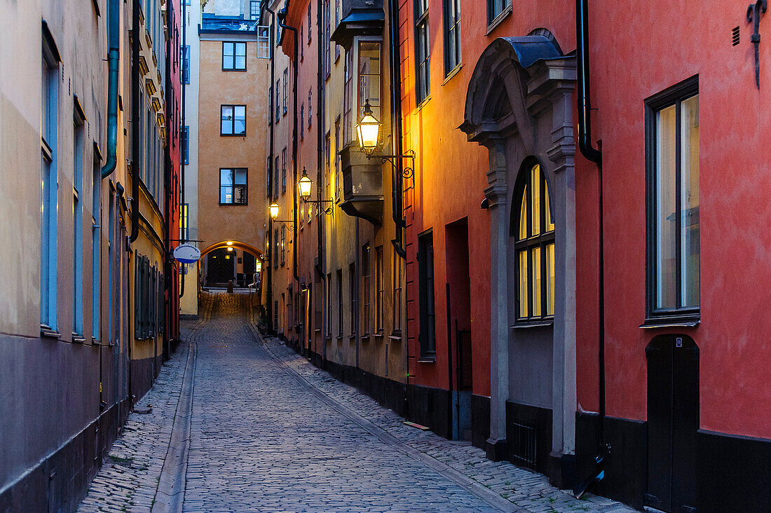 Cafe, Gassen, Kopfsteinpflaster, Laterne, Leuchten, Nacht, Restaurant, Schweden, Sommer , Stockholm, Sweden