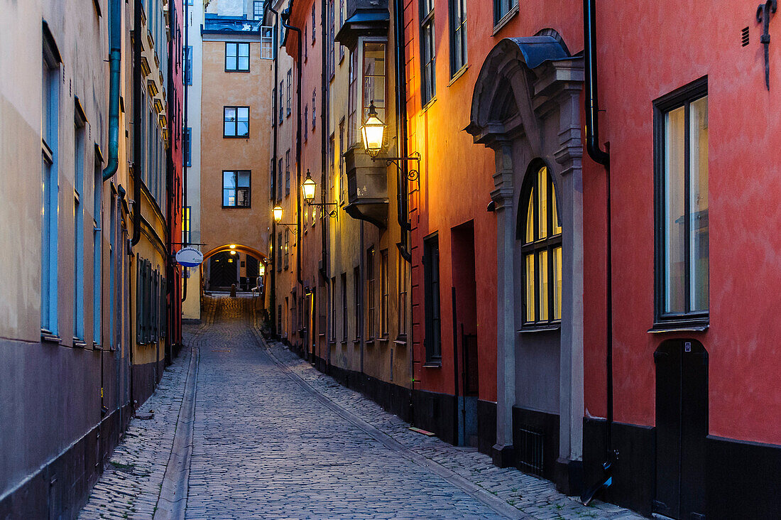 Gasse in der Altstadt Gamla Stan  Alley in the old town Gamla Stan, Stockholm, Schweden