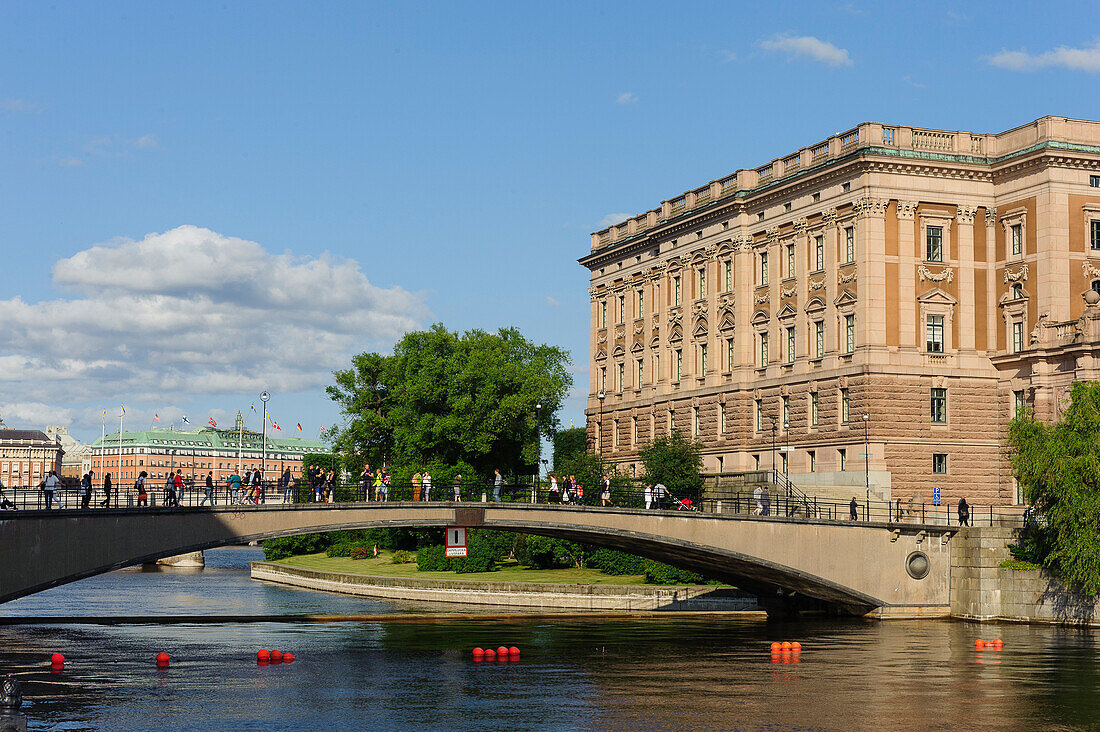 Fussgängerbrücke zu ReichstagRiksdaghuset , Stockholm, Schweden