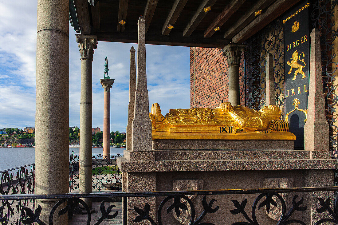 Ruhende Gestalt des Stadtgründers Birger Jarl. am Stadshuset Rathaus , Stockholm, Schweden