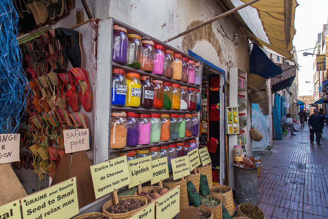 shoes and local spices, avenue sidi mohamed ben abdllah, street in the centre of the medina, essaouira, mogador, atlantic ocean, morocco, africa