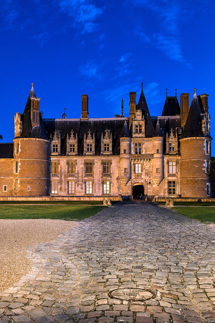 main entrance on the north facade, night shot, chateau de maintenon (28), france