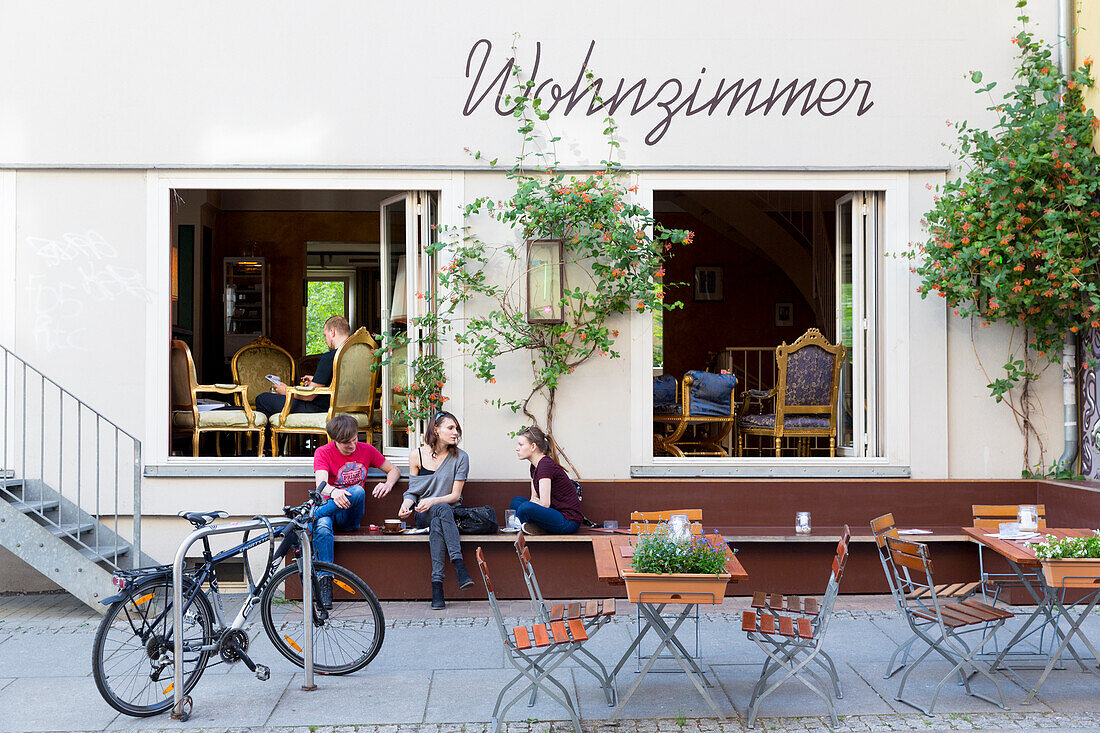 Wohnzimmer, hangout in the urban quarter, district of Dresden Neustadt Dresden-Neustadt, Dresden, Saxony, Germany, Europe