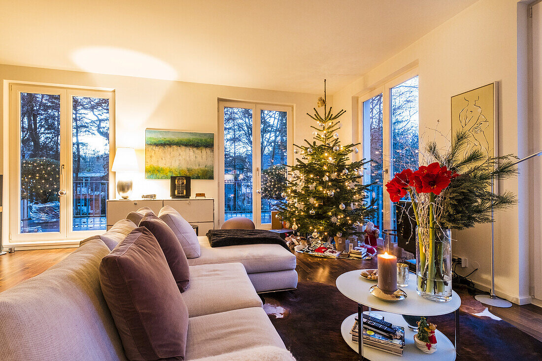 christmas spirit in a modern apartment in Hamburg, north Germany, Germany