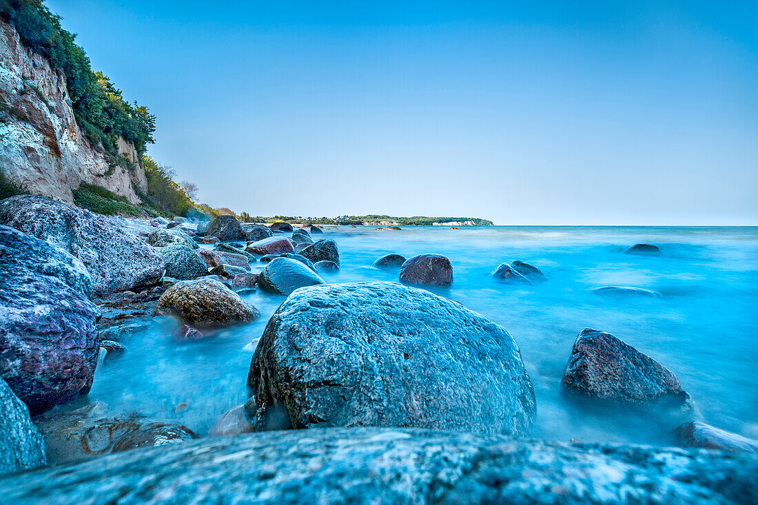 Blick vom Strand in Lobbe nach Göhren, Rügen, Mecklenburg-Vorpommern, Deutschland