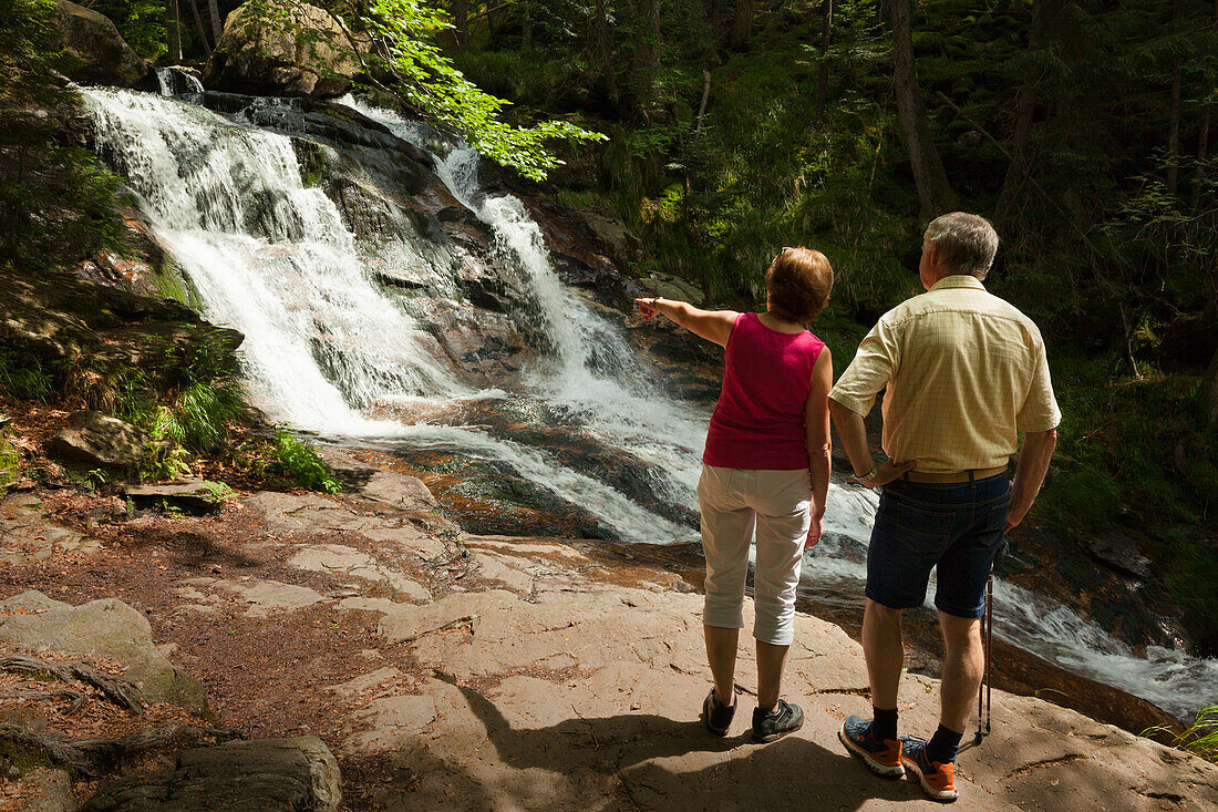 Couple at Rissloch cascade, near Bodenmais, Bavarian Forest, Bavaria, Germany