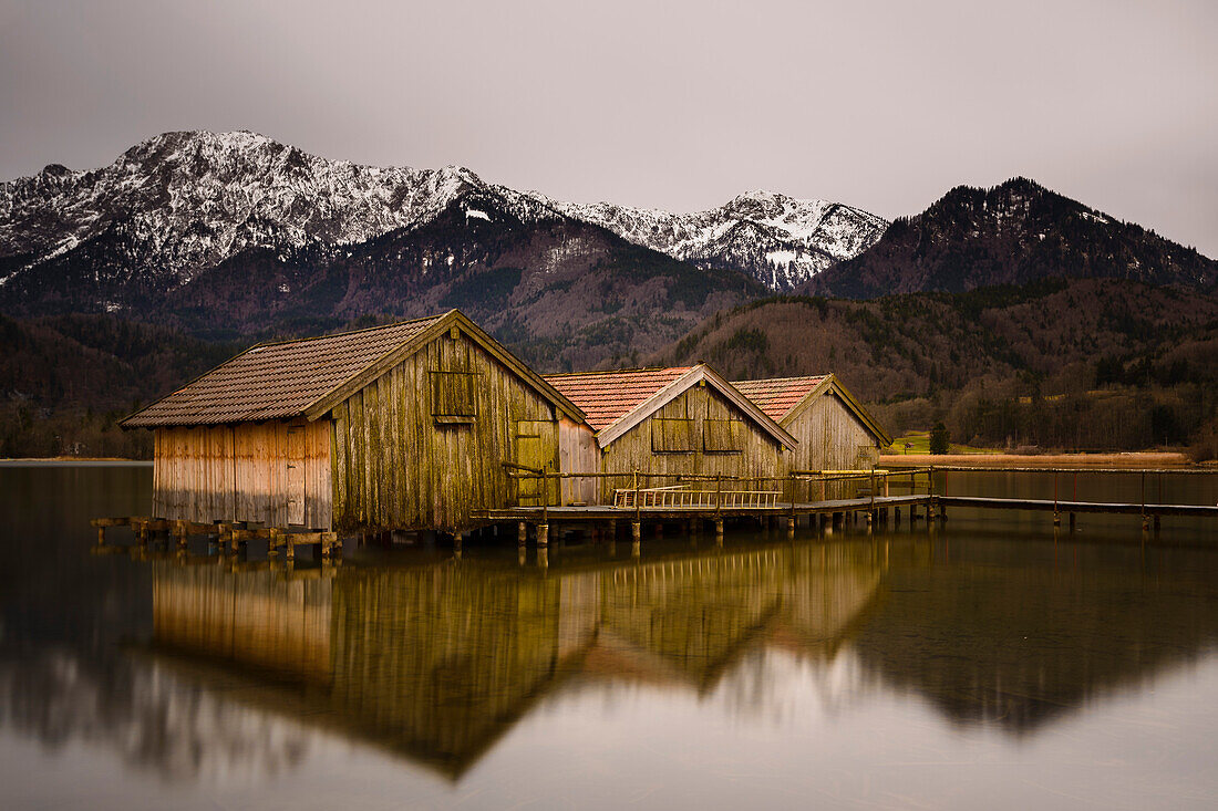 Bootshäuser am Kochelsee, Bayer, Deutschland