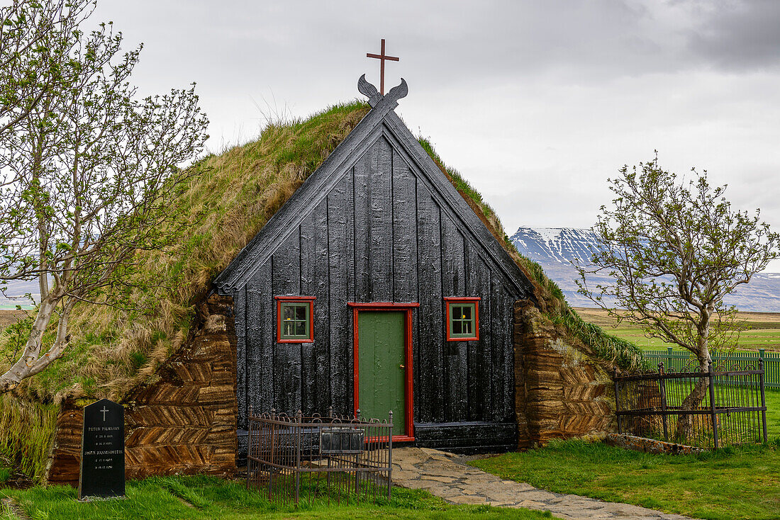 Torf und Moosbedecktes traditionelles Holzhaus, Island
