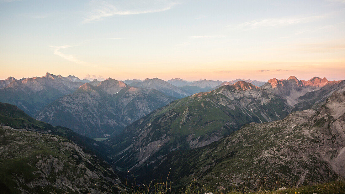 Mountain Panorama, Dawn, Sunrise, Alpenglow, Kemptner House, Long Distance Hiking, Mountain Landscape, Summit, Hiking Holidays, Nature, Mountain Tour, Starlit Sky, Summit, Moonshine, Hiking Trails, Allgaeu, Alps, Bavaria, Oberstdorf, Germany