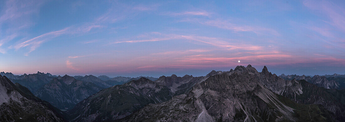 Kemptner House by night, Mädelegabel by night, Trettachspitze by night, full moon, long-distance hiking trail, mountain landscape, summit, hiking holiday, nature, Mountain tour, mountain panorama, hiking trails, Allgäu, Alps, Bavaria, Oberstdorf, Germany