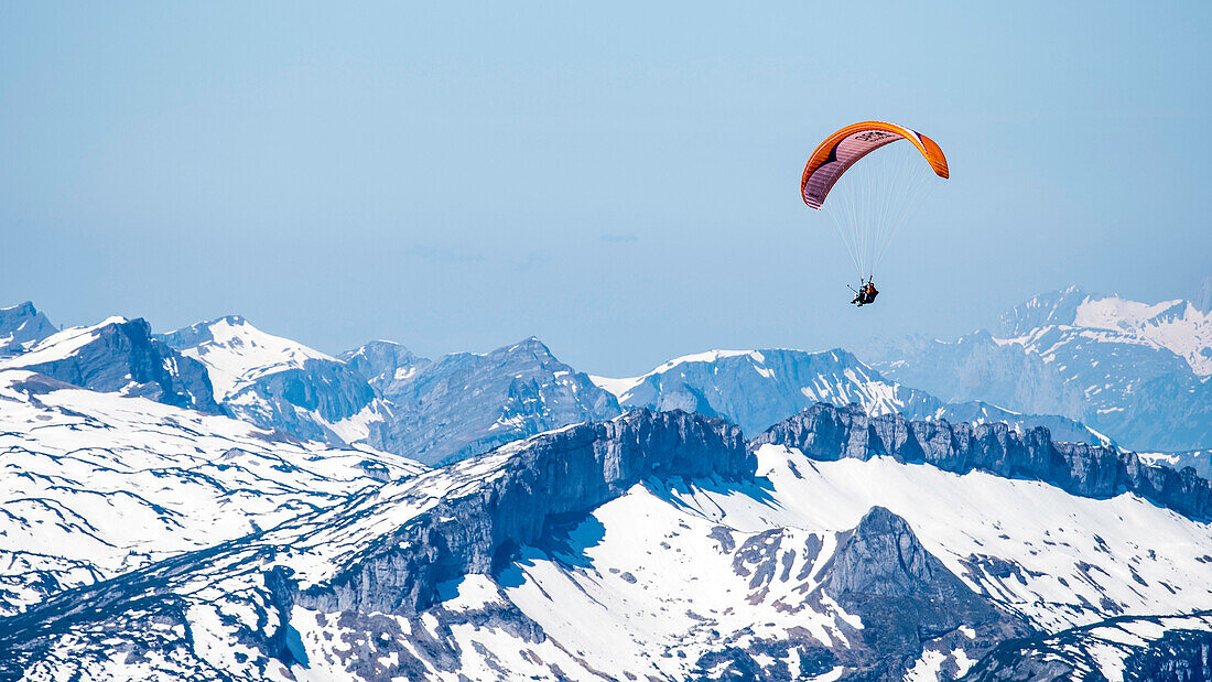 Germany, Bavaria, Alps, Oberallgaeu, Oberstdorf, Ifen, people paragliding, tandem flight, mountains, summit